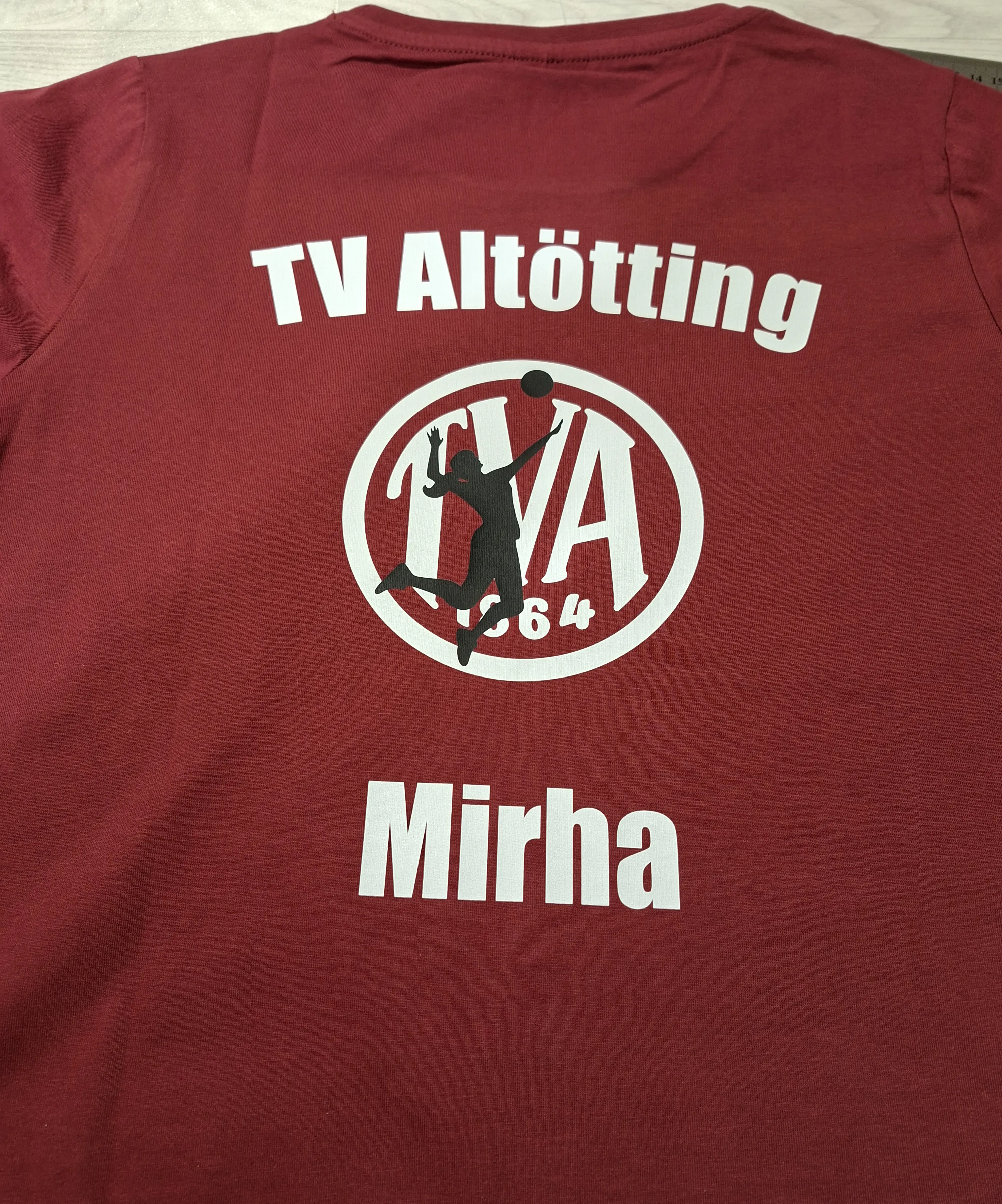 Graues Sweatshirt mit Ton-in-Ton gesticktem Motiv